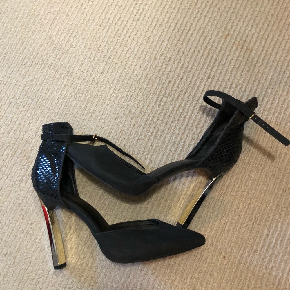 SEXY high heals. Ankle strap. Gold heals.